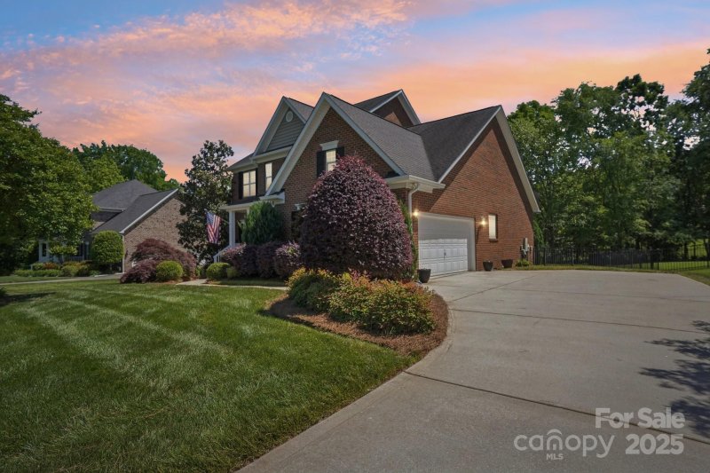 Property image 2 at 10716 Persimmon Creek Drive, Mint Hill, NC 28227