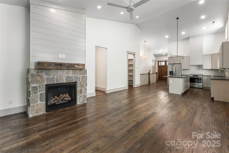 Property image 4 of 110 Unadilla Avenue in Kenilworth, Asheville, NC 28803