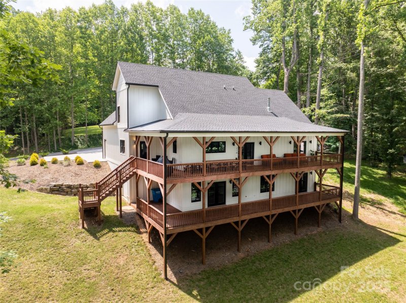 Property image 3 of 13 Cambridge Drive in High Meadows, Candler, NC 28715