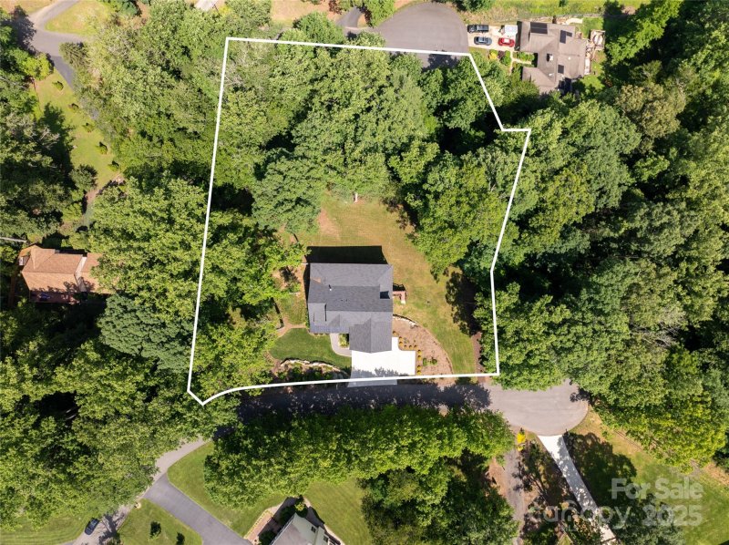 Property image 4 of 13 Cambridge Drive in High Meadows, Candler, NC 28715