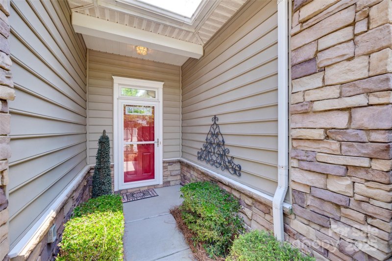 Property image 2 of 1033 Knob Creek Lane in Lakeshore, Tega Cay, SC 29708