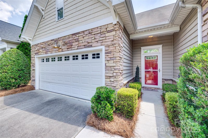 Property image 3 of 1033 Knob Creek Lane in Lakeshore, Tega Cay, SC 29708