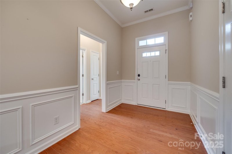 Property image 4 of 1033 Knob Creek Lane in Lakeshore, Tega Cay, SC 29708