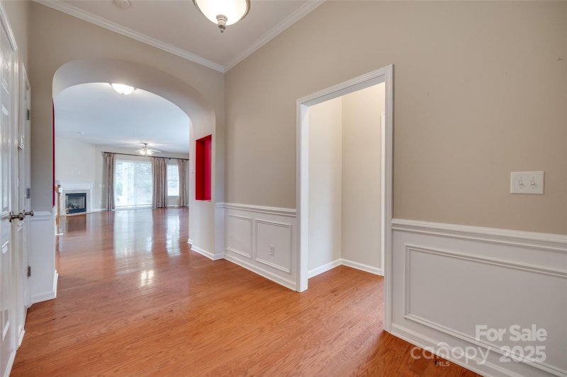 Property image 5 of 1033 Knob Creek Lane in Lakeshore, Tega Cay, SC 29708