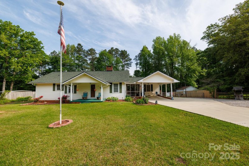 Property image 2 at 1115 Old Thompson Avenue, Lancaster, SC 29720