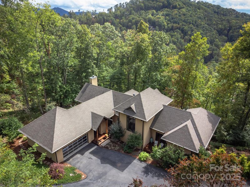 Property image 2 of 34 Finch Drive in Versant, Asheville, NC 28804