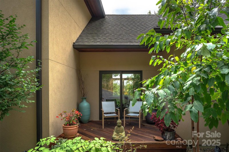 Property image 4 of 34 Finch Drive in Versant, Asheville, NC 28804