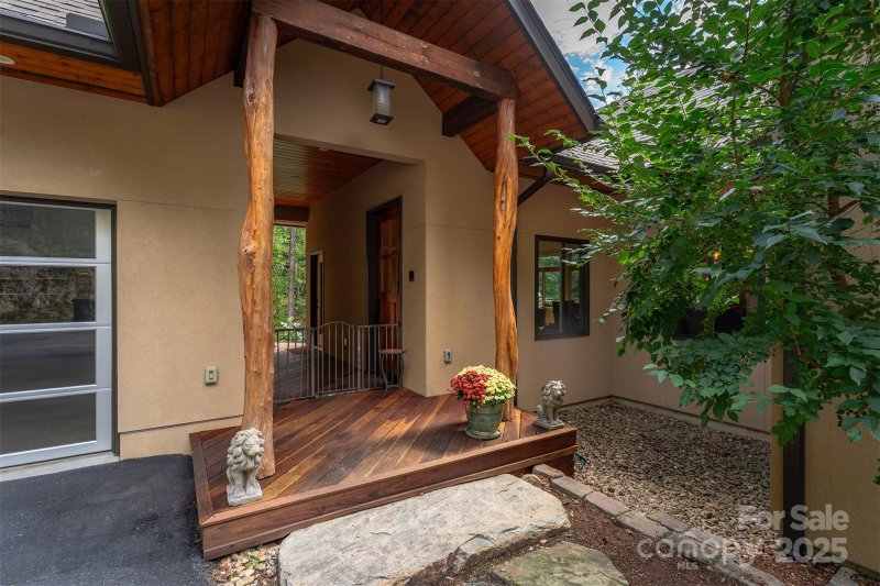 Property image 5 of 34 Finch Drive in Versant, Asheville, NC 28804