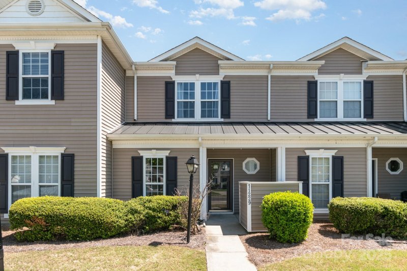 11229 Lions Mane Street