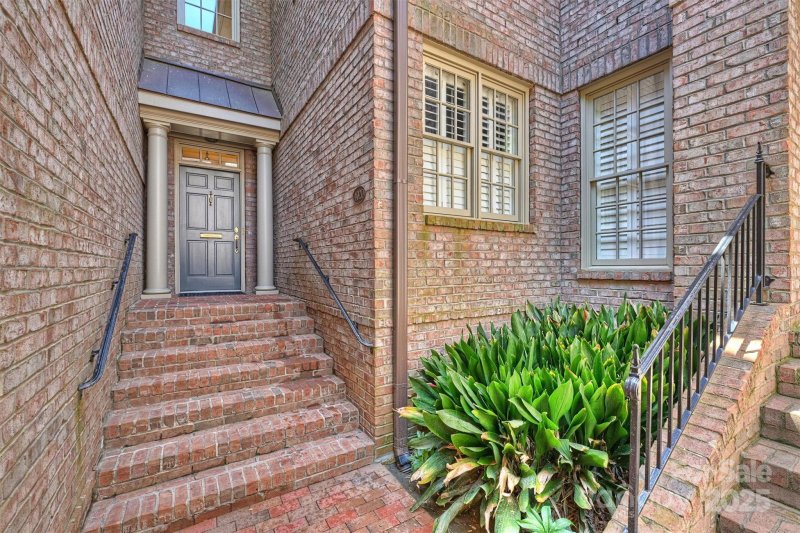 Property image 3 at 4020 Barclay Downs Drive, Charlotte, NC 28209