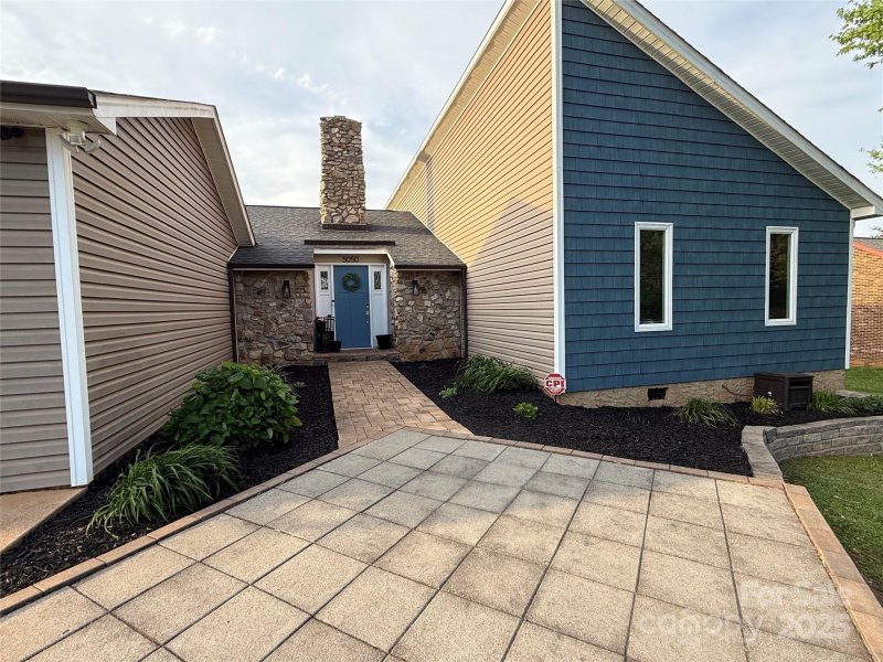 Property image 2 at 5050 Forest Ridge Drive, Hickory, NC 28602