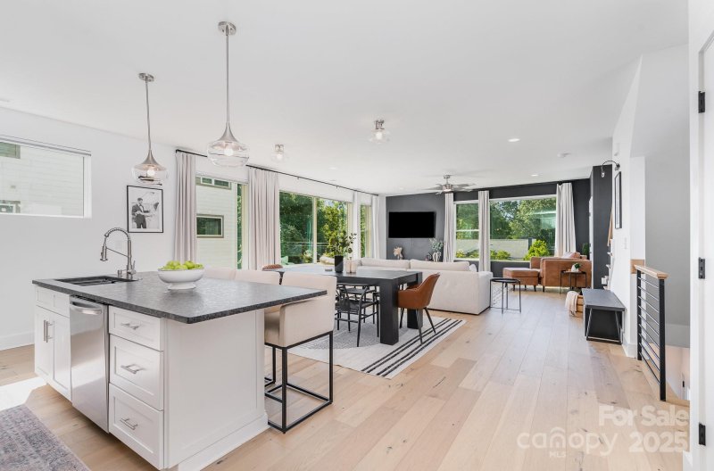 Property image 2 at 302 Wesley Heights Way, Charlotte, NC 28208