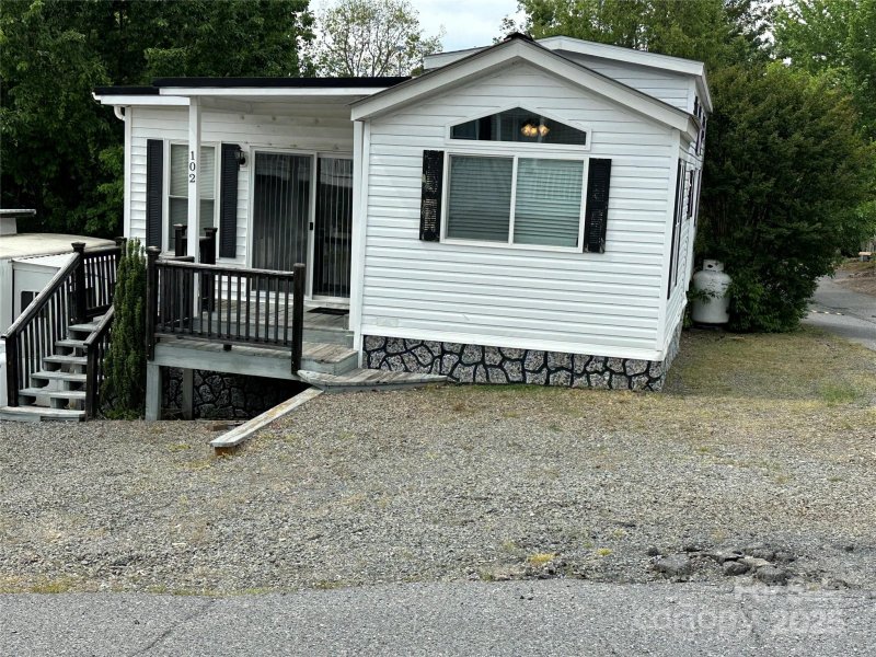 Property image 3 of 102 Eagle Lane in Badin Shores Resort, New London, NC 28127