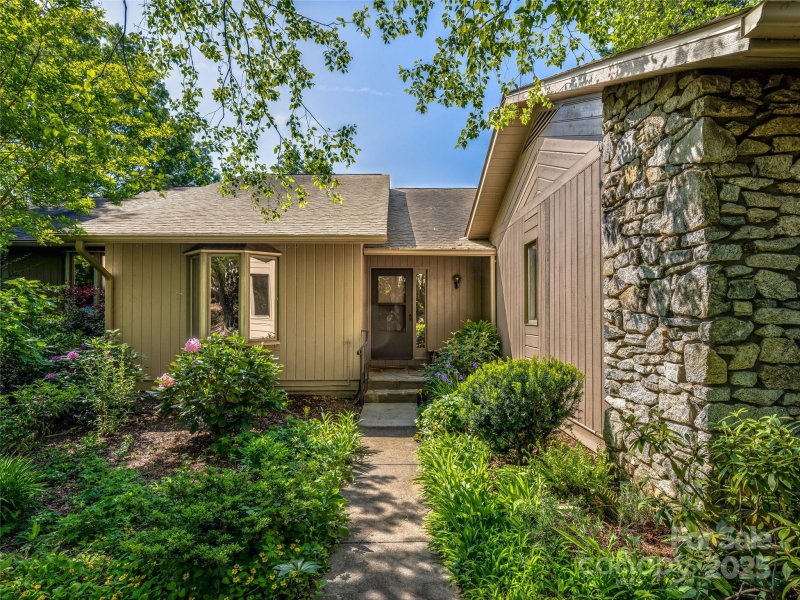 Property image 2 of 3 Governors Drive in Beaverdam Run, Asheville, NC 28804