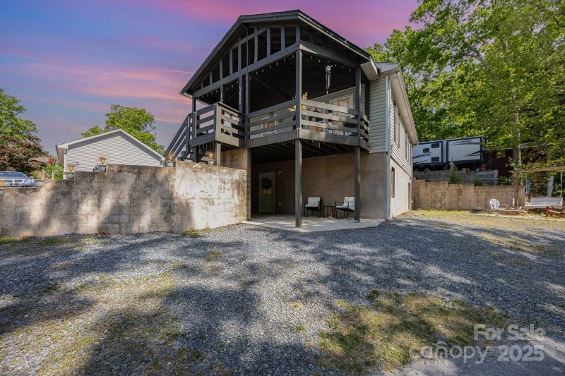 120 N Cardinal Drive