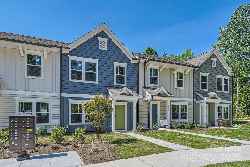 Property image 2 of 3015 Howell Mill Road in Dukes Ridge, Charlotte, NC 28208