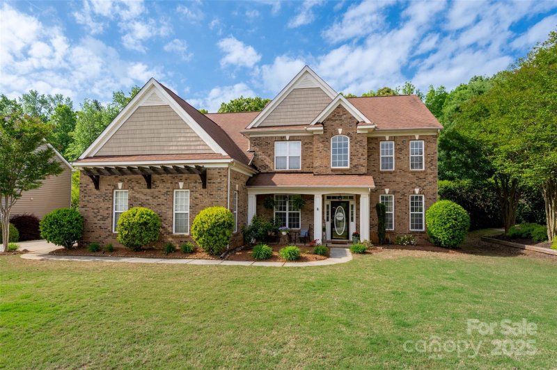 900 Springwood Drive