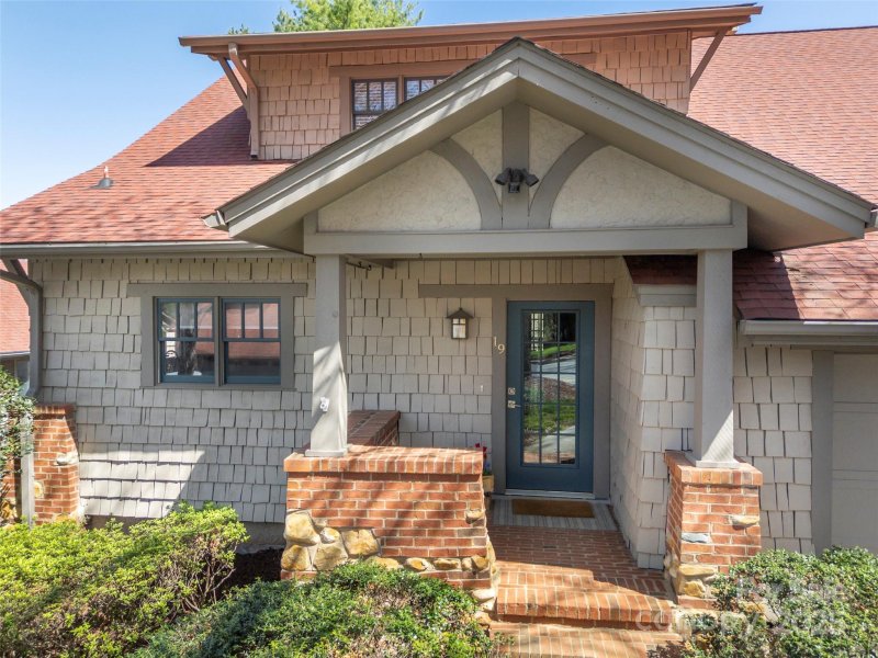 Property image 2 of 19 Lacoste Drive in Champion Hills, Hendersonville, NC 28739