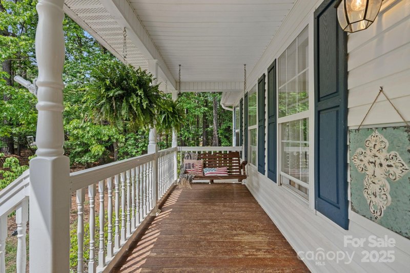 Property image 3 of 160 Kingfisher Drive in Whippoorwill Woods, Mooresville, NC 28117