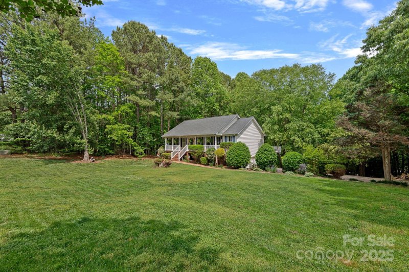 Property image 4 of 160 Kingfisher Drive in Whippoorwill Woods, Mooresville, NC 28117