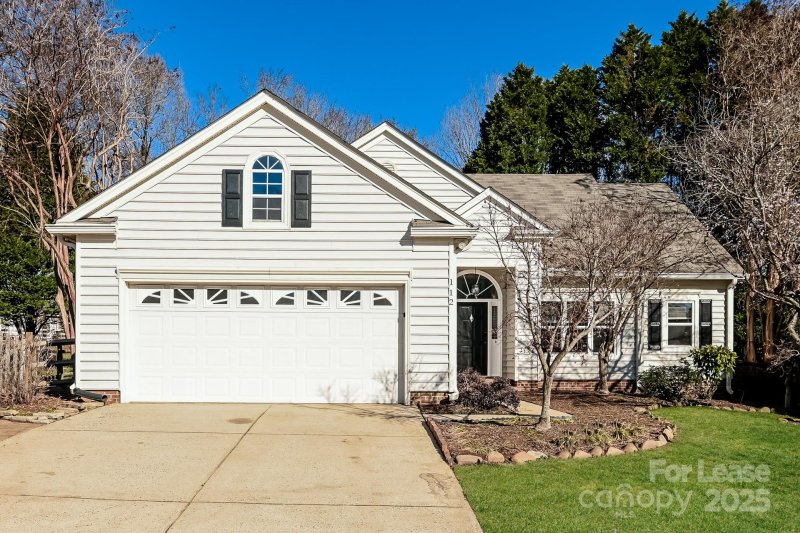 112 Lakewood Circle Drive