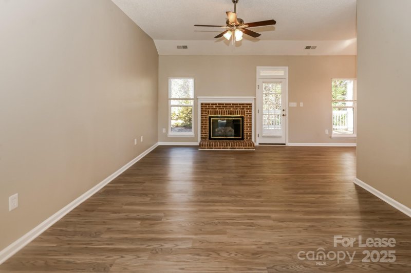 Property image 3 at 112 Lakewood Circle Drive, Mooresville, NC 28117