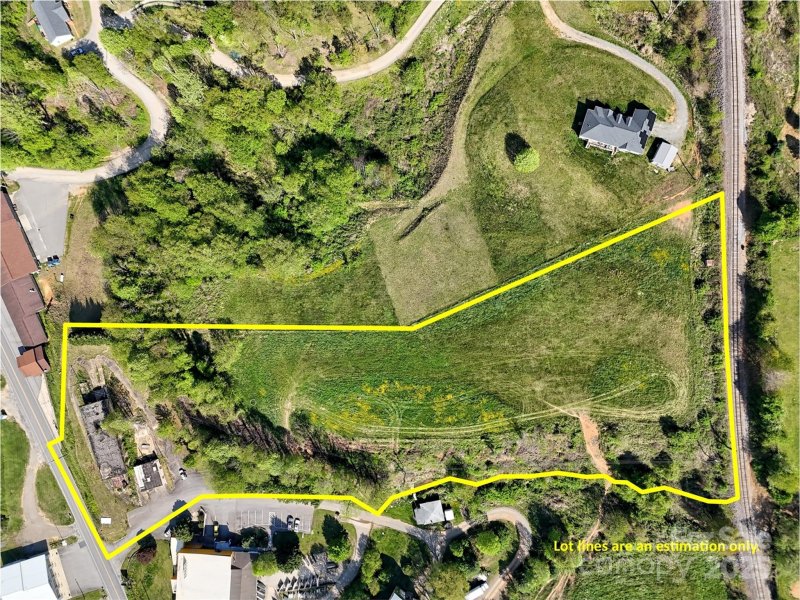 Property image 2 of 23 Providence Place in Barbers Orchard, Waynesville, NC 28786