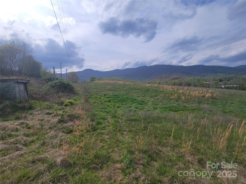 Property image 4 of 23 Providence Place in Barbers Orchard, Waynesville, NC 28786