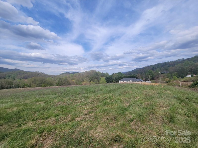 Property image 5 of 23 Providence Place in Barbers Orchard, Waynesville, NC 28786