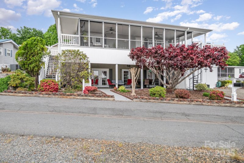 Property image 4 of 203 Grand View Drive in Badin Shores Resort, New London, NC 28127