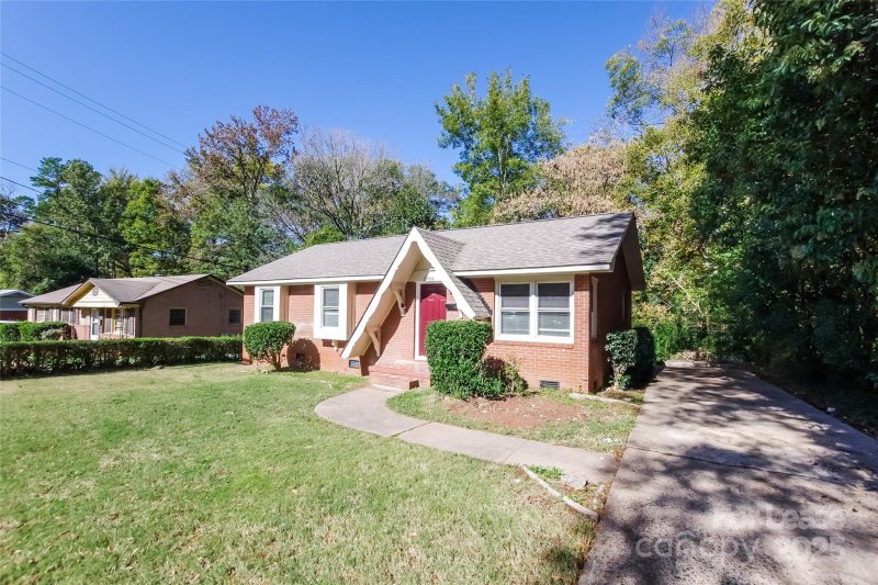 Property image 3 at 3908 Crestridge Drive, Charlotte, NC 28217