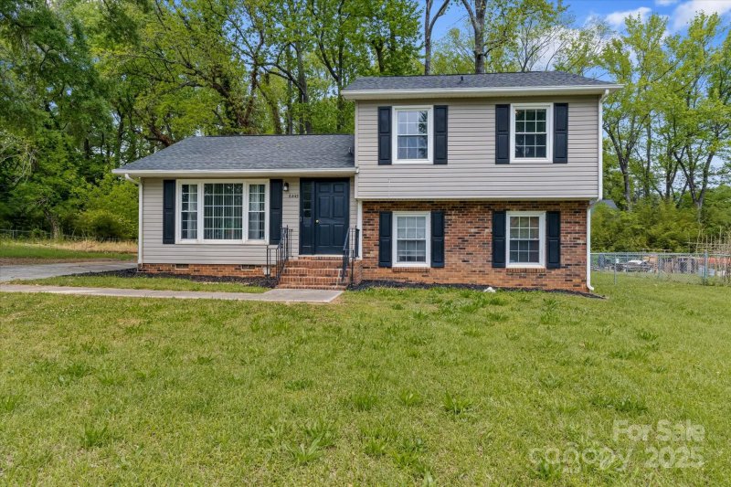 Property image 2 at 6443 Eaglecrest Road, Charlotte, NC 28212