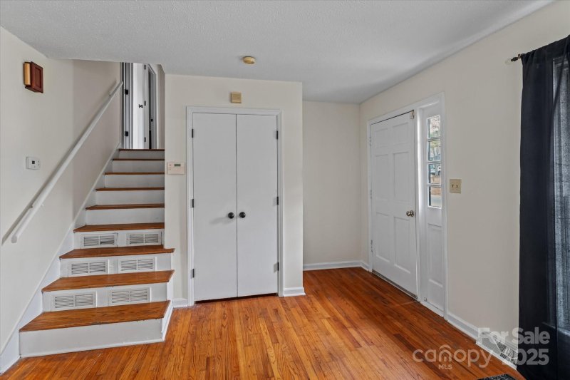 Property image 3 at 6443 Eaglecrest Road, Charlotte, NC 28212