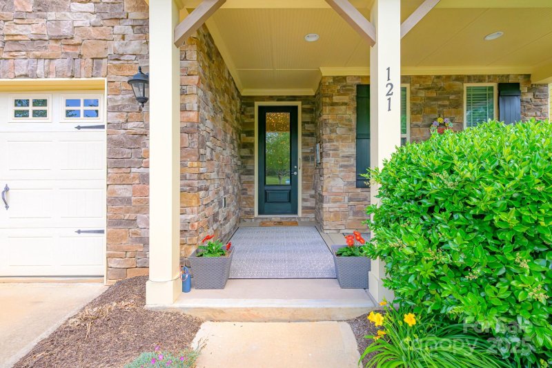 Property image 2 at 121 Martingale Avenue, Mooresville, NC 28115