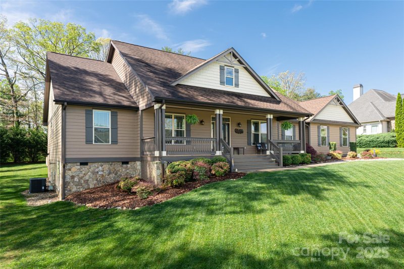 Property image 2 of 70 King Heights Drive in King Heights, Fletcher, NC 28732