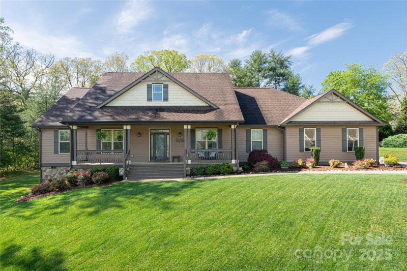 Property image 3 of 70 King Heights Drive in King Heights, Fletcher, NC 28732