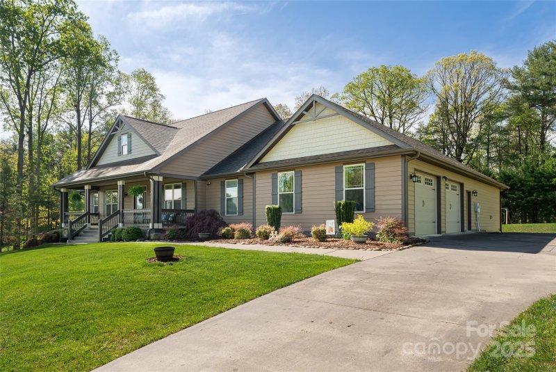 Property image 4 of 70 King Heights Drive in King Heights, Fletcher, NC 28732