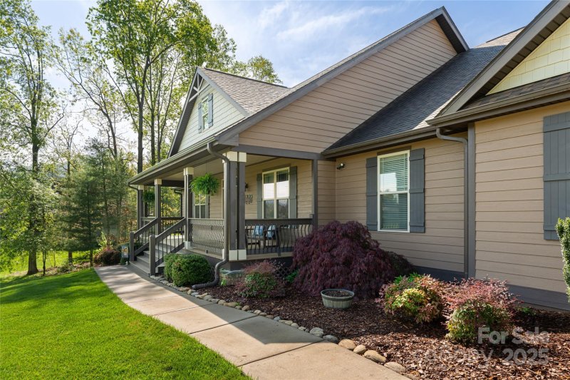 Property image 5 of 70 King Heights Drive in King Heights, Fletcher, NC 28732