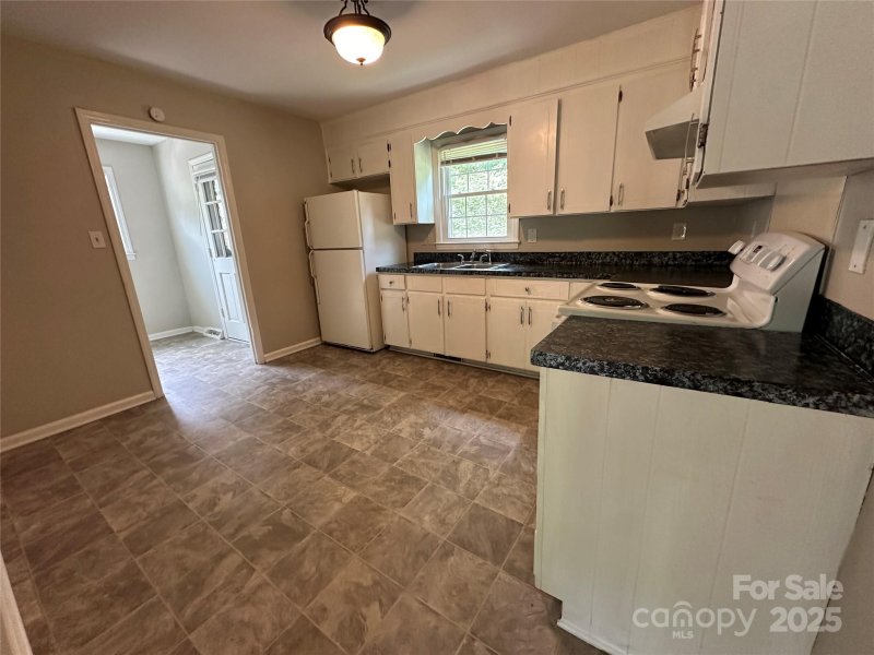 Property image 4 at 5008 Delivau Drive, Charlotte, NC 28215