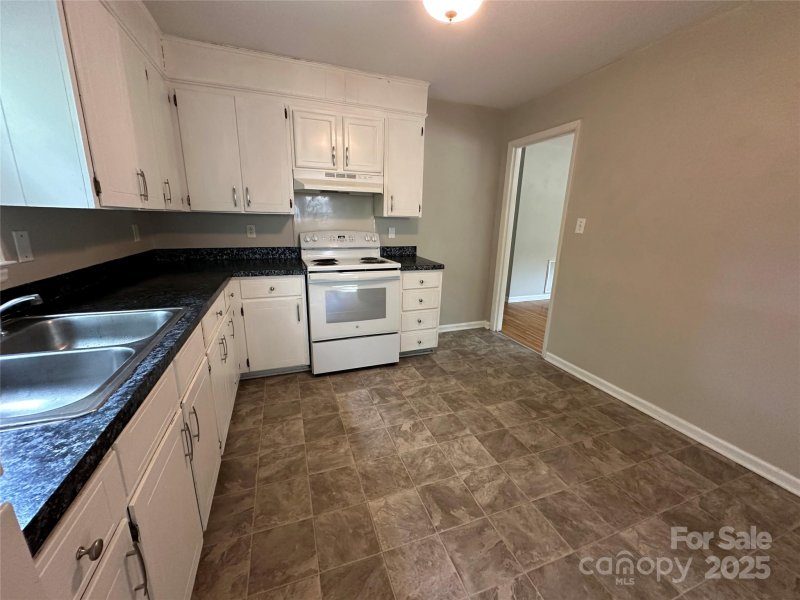 Property image 5 at 5008 Delivau Drive, Charlotte, NC 28215