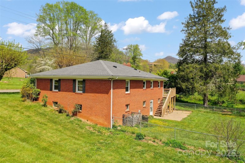 Property image 3 of 1294 Beaverdam Road in Beaverdam, Canton, NC 28716