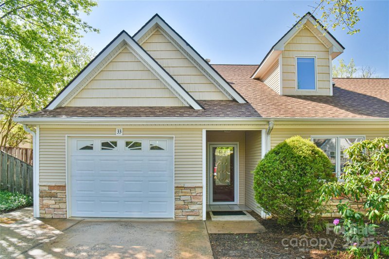 Property image 2 at 33 Honeycomb Circle, Swannanoa, NC 28778