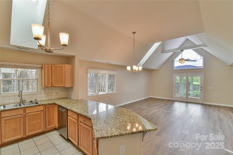 Property image 3 at 33 Honeycomb Circle, Swannanoa, NC 28778