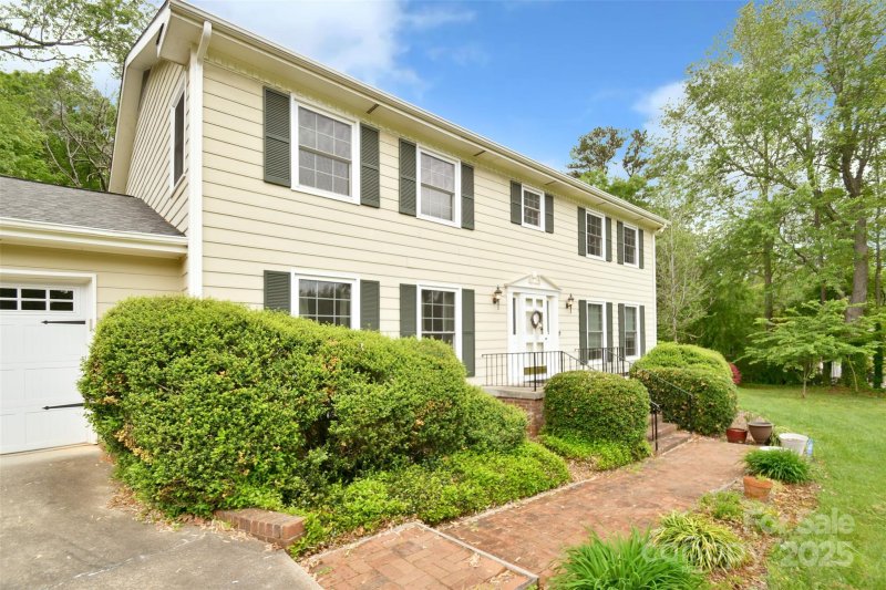 Property image 3 at 202 Brookmeade Drive, Statesville, NC 28625