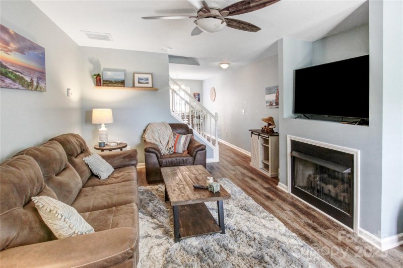 Property image 4 of 66 Yorktown Circle in Stafford Hills, Fletcher, NC 28732