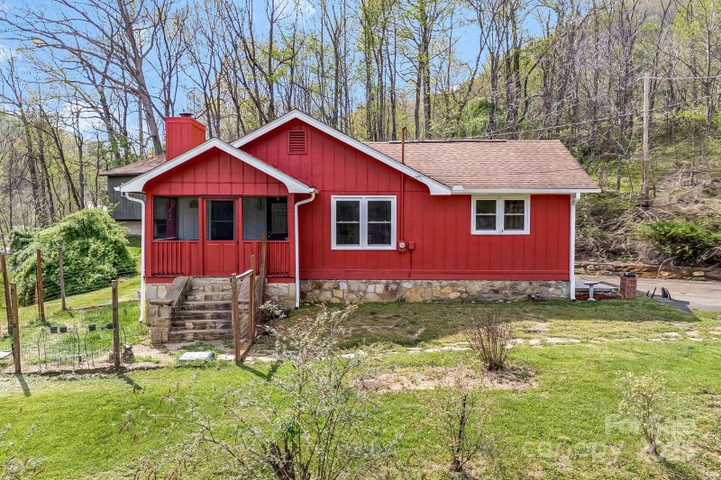 Property image 2 of 37 Timber Creek Drive in Town Of Waynesville, Waynesville, NC 28786