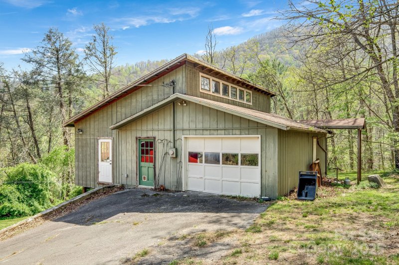 Property image 3 of 37 Timber Creek Drive in Town Of Waynesville, Waynesville, NC 28786