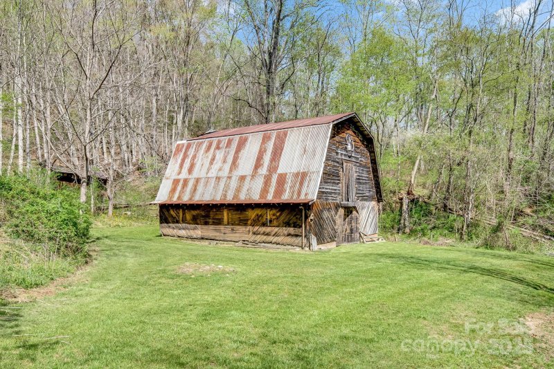 Property image 4 of 37 Timber Creek Drive in Town Of Waynesville, Waynesville, NC 28786