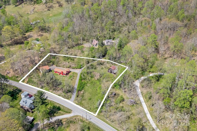 Property image 5 of 37 Timber Creek Drive in Town Of Waynesville, Waynesville, NC 28786