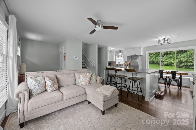 Property image 3 at 2100 Shadyview Drive, Charlotte, NC 28210